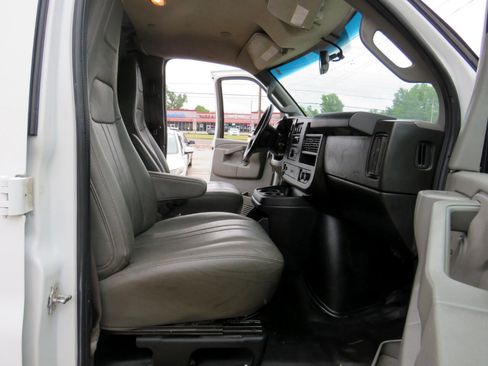 Used 2019 GMC Savana 2500 w/ Driver Convenience Package image 24