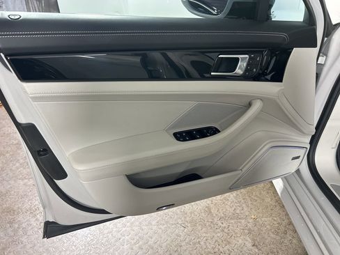 Certified 2023 Porsche Panamera 4S w/ Sportdesign Package image 24