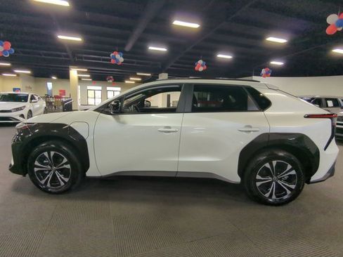 Used 2024 Toyota bZ4X XLE image 7