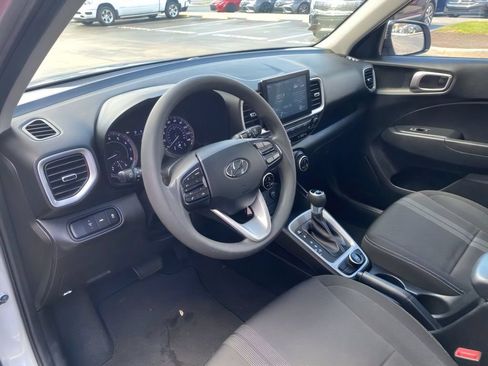 Used 2020 Hyundai Venue SEL FWD image 13