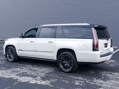 Used 2016 Cadillac Escalade ESV Premium AWD/4WD image 4