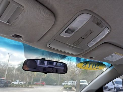 Used 2018 Kia Sedona L image 19