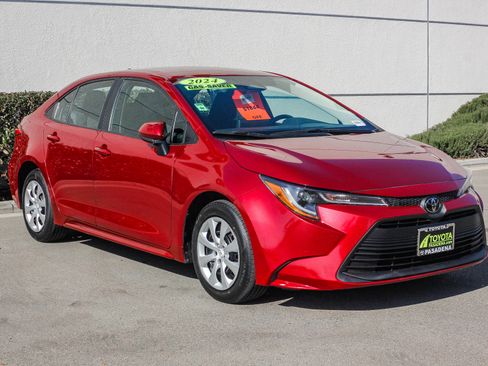 Used 2024 Toyota Corolla LE image 3