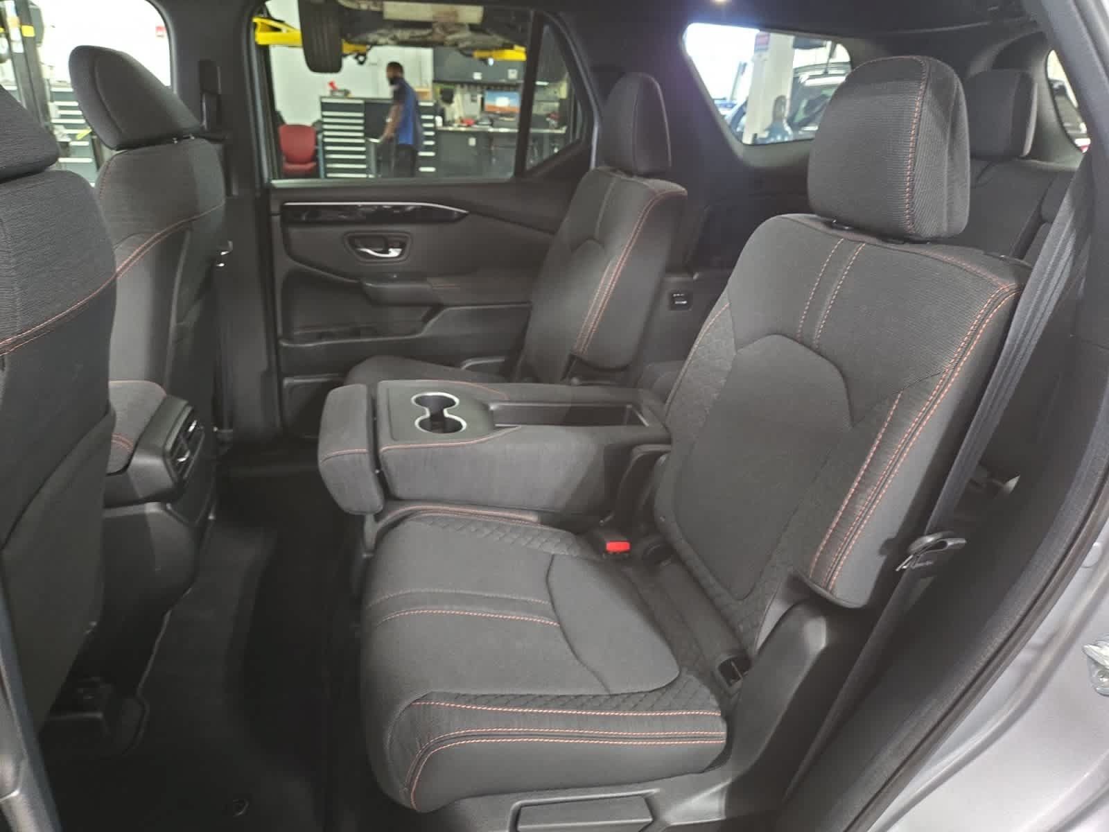 Used 2025 Honda Pilot Sport image 22