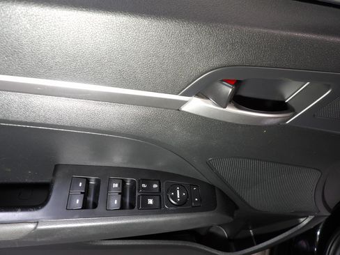 Used 2020 Hyundai Elantra SE w/ Cargo Package (C1) FWD image 8