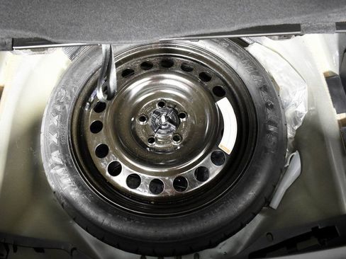 Used 2020 Ford Explorer XLT w/ Equipment Group 202A image 29