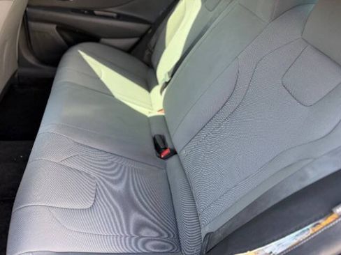 Used 2025 Hyundai Elantra Sport FWD image 16