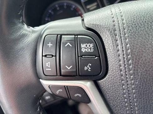 Used 2018 Toyota Highlander Limited AWD/4WD image 18