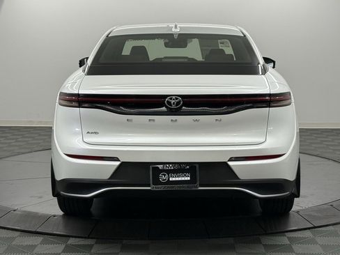 Used 2023 Toyota Crown XLE image 8