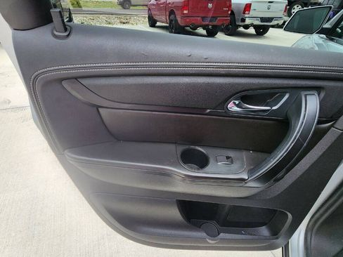 Used 2017 Chevrolet Traverse LT w/ Style and Technology Package FWD image 20