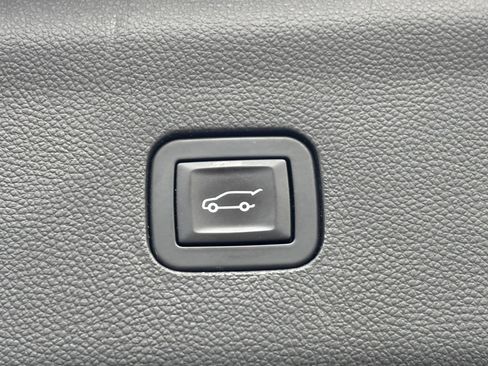 Used 2018 Buick Enclave Premium w/ Experience Buick Package AWD/4WD image 11