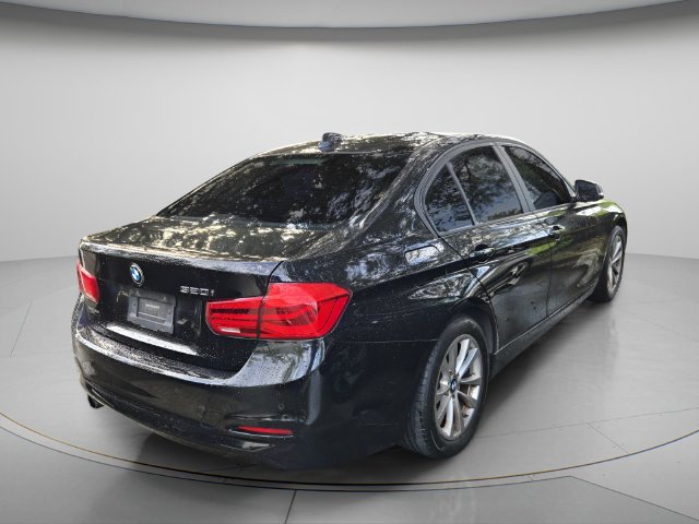Used 2017 BMW 320i Sedan RWD image 5