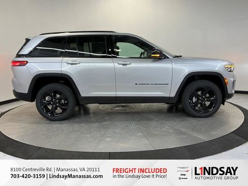 New 2025 Jeep Grand Cherokee Altitude image 3