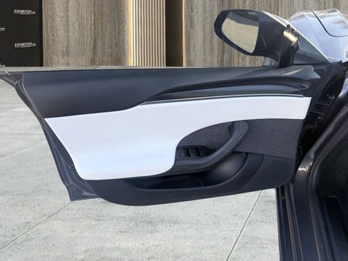 Used 2021 Tesla Model S Plaid image 16