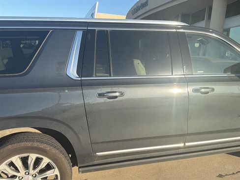 Used 2021 GMC Yukon XL Denali w/ Denali Premium Package image 12