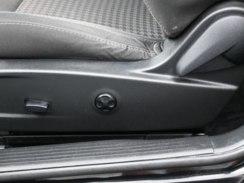 Used 2015 Dodge Challenger R/T w/ Quick Order Package 28B R/T image 9