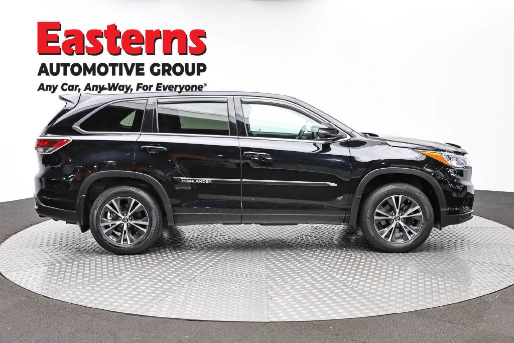 Used 2016 Toyota Highlander XLE AWD/4WD image 6