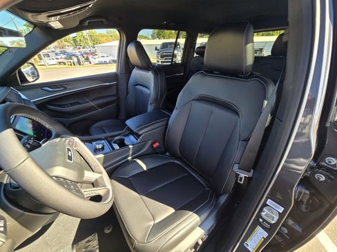 New 2025 Jeep Grand Cherokee Limited w/ Black Appearance Package RWD image 25
