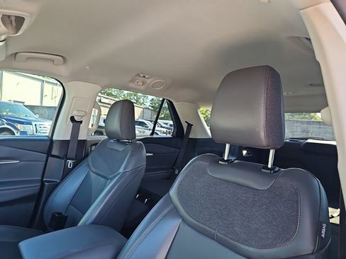 Used 2025 Ford Explorer Active w/ Active Comfort Package RWD image 10
