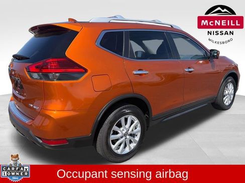 Used 2017 Nissan Rogue SV w/ SV Premium Package AWD/4WD image 7