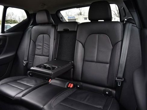 Used 2023 Volvo XC40 B5 Core image 22