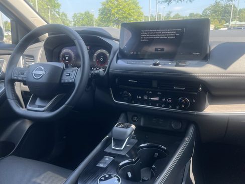 Certified 2026 Nissan Rogue Platinum w/ Platinum Premium Package AWD/4WD image 5