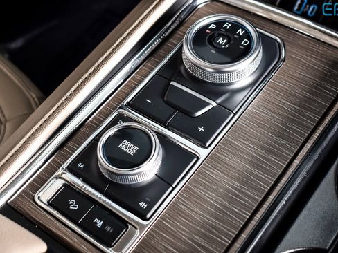 Used 2024 Ford Expedition Limited image 29