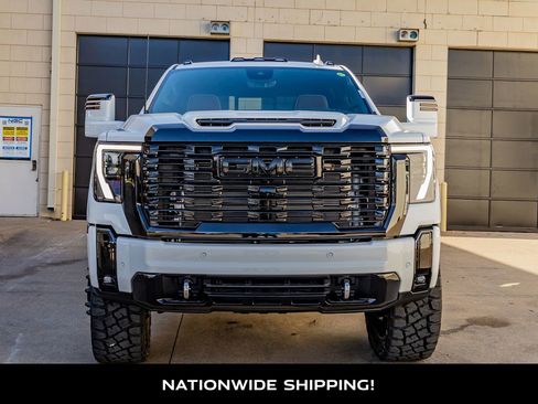Used 2026 GMC Sierra 3500 Denali Ultimate w/ LPO, Black Badging Package image 4