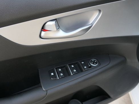 Used 2023 Kia Forte LXS image 13