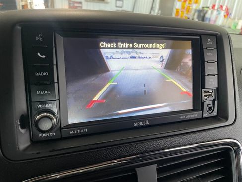 Used 2017 Dodge Grand Caravan SXT FWD image 24