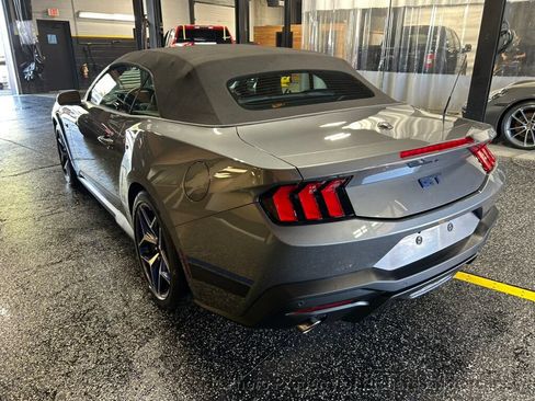 Used 2025 Ford Mustang GT Premium w/ GT Performance Package RWD image 5
