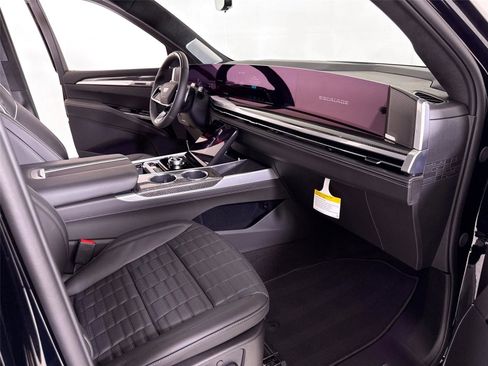 Used 2025 Cadillac Escalade ESV V w/ LPO, ONYX Package image 38