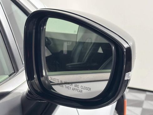 Used 2024 Chrysler Pacifica Limited FWD image 30