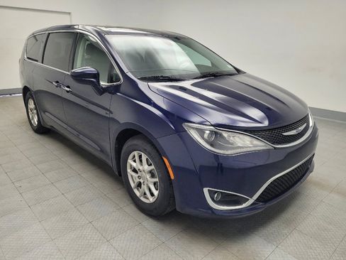 Used 2020 Chrysler Pacifica Touring image 13
