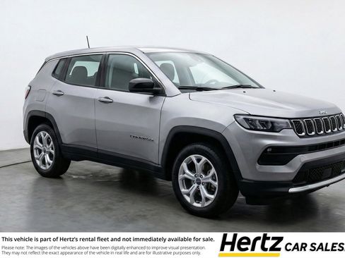 Used 2025 Jeep Compass Latitude image 1