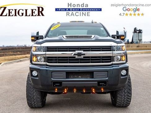 Used 2019 Chevrolet Silverado 2500 LT w/ LT Convenience Package image 2