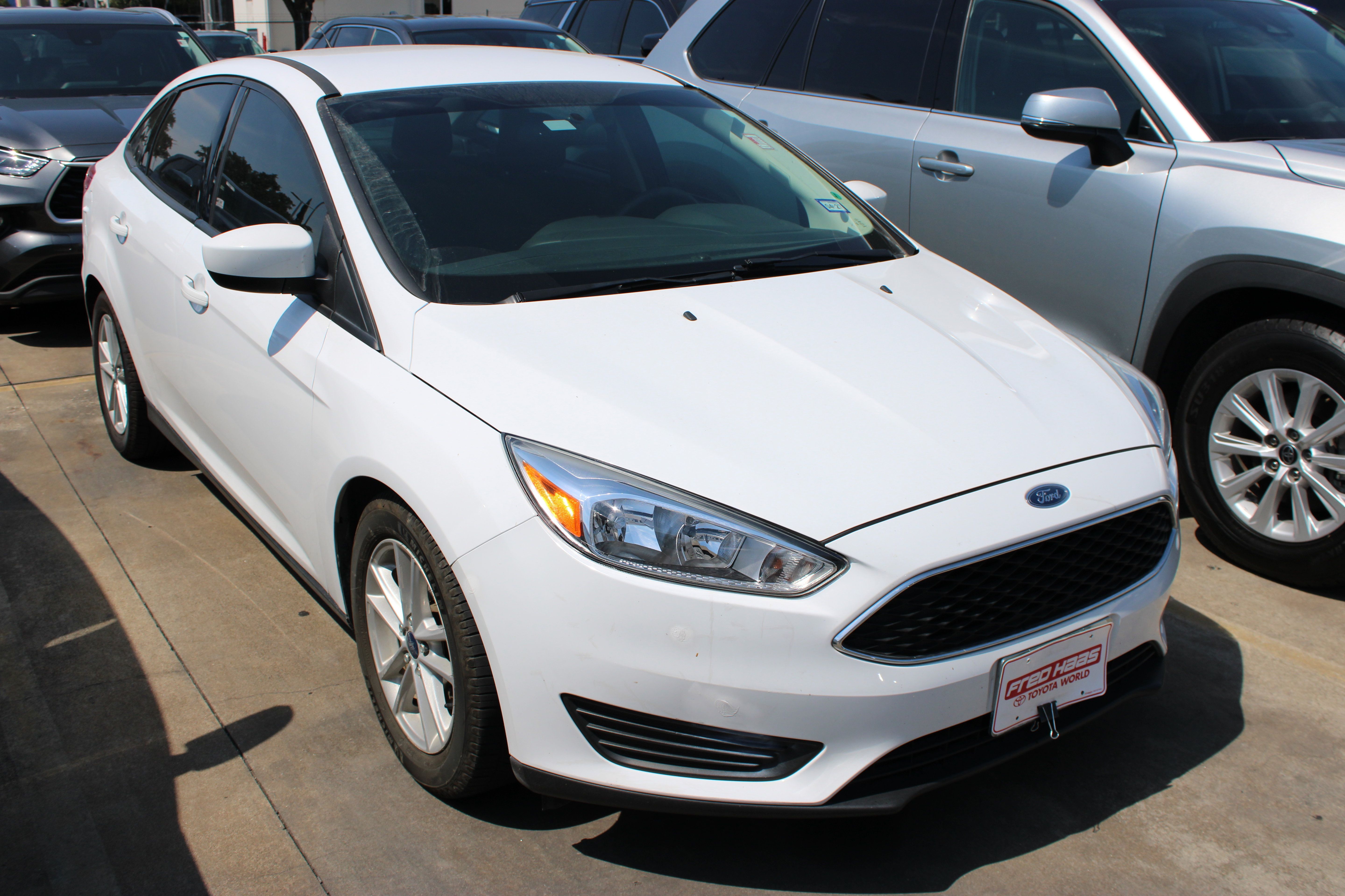 Used 2018 Ford Focus SE FWD image 2
