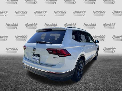 Used 2022 Volkswagen Tiguan SE w/ Panoramic Sunroof Package AWD/4WD image 10