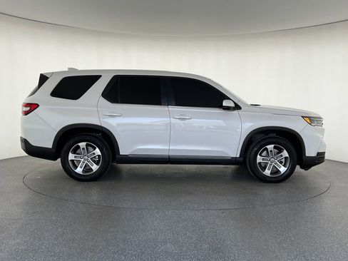 Used 2025 Honda Pilot EX-L image 7