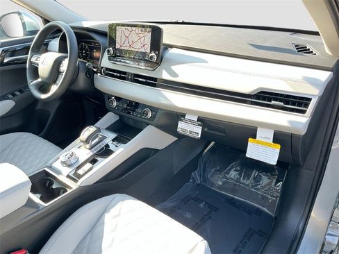 New 2025 Mitsubishi Outlander SEL image 31