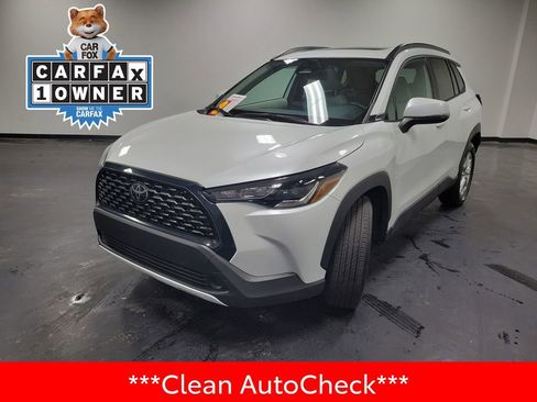 Used 2023 Toyota Corolla Cross LE w/ Moonroof Package image 4