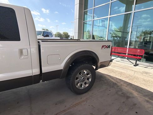 Used 2015 Ford F250 Lariat w/ Lariat Interior Package AWD/4WD image 4