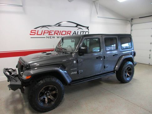 Used 2018 Jeep Wrangler Unlimited Sahara w/ LED Lighting Group AWD/4WD image 2