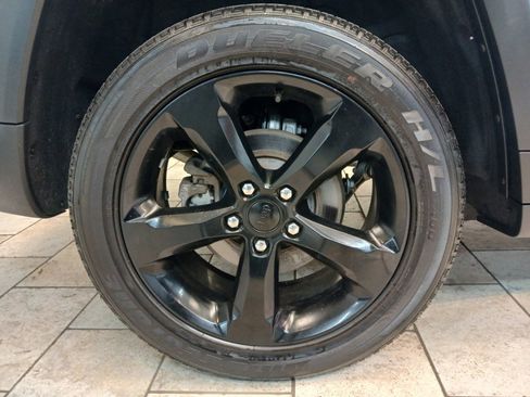 Used 2023 Jeep Grand Cherokee Altitude image 25