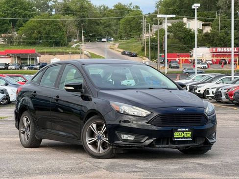 Used 2017 Ford Focus SE FWD image 1