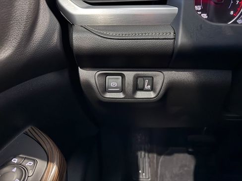 Certified 2022 GMC Acadia SLE w/ Driver Convenience Package image 24