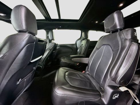 Used 2018 Chrysler Pacifica Touring-L Plus w/ Advanced Safetytec Group FWD image 25