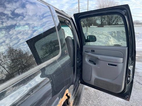 Used 2004 GMC Yukon XL SLT w/ Preferred Equipment Group image 29