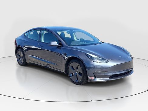 Used 2023 Tesla Model 3 Standard Range RWD image 3