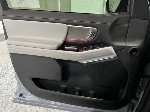 Used 2025 Ford Expedition Platinum image 32